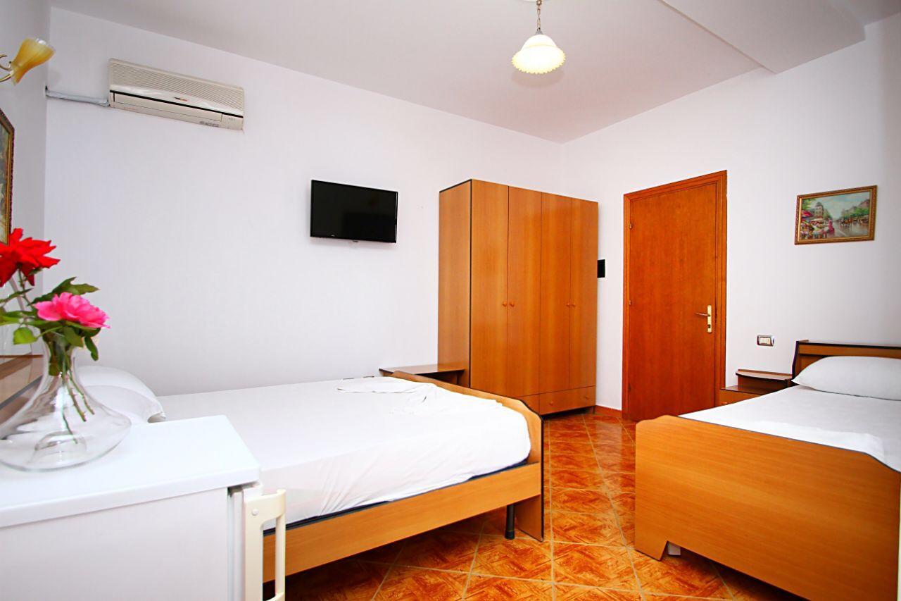 Vlorë Hotel Europa מראה חיצוני תמונה